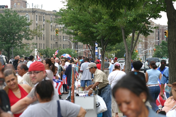 bx2k5parade000035.jpg